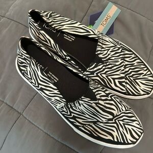 NWT TOMS zebra shoes